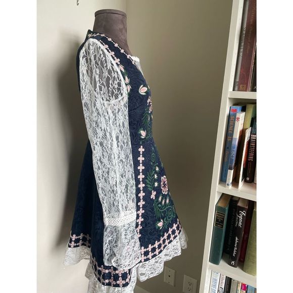 💙 Comino Couture Embroidered Lace Dress - Picture 8 of 16